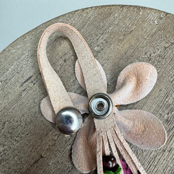 Daisy Flower Leather Bag Charm Genuine Leather Purse Crossbody Keychain NEW - Picture 7 of 7